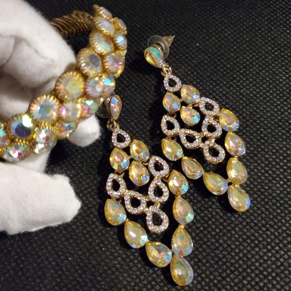 Vintage Aurora Borelis Jewelry Set : Vintage Earrings, Vintage Bracelet - Picture 7 of 13